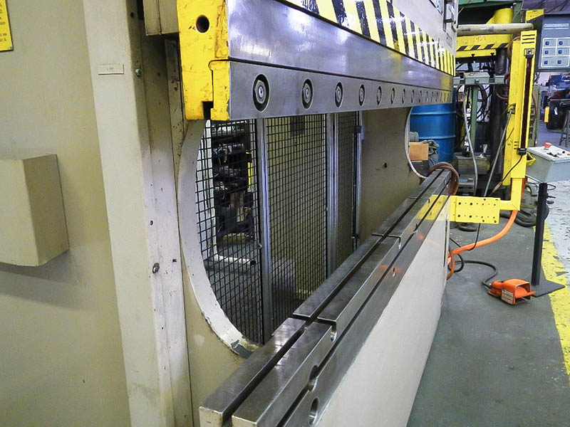 Machinery Values, Inc. 135 Ton 96'' Bed Cincinnati 135CBIIX6 PRESS