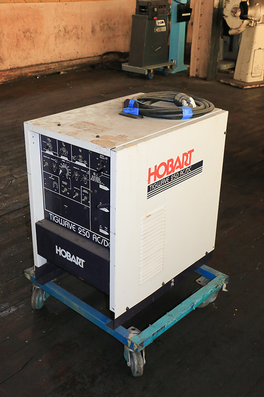 250 Amp Hobart Tigwave 250 AC/DC ARC WELDER (Ref No 155441