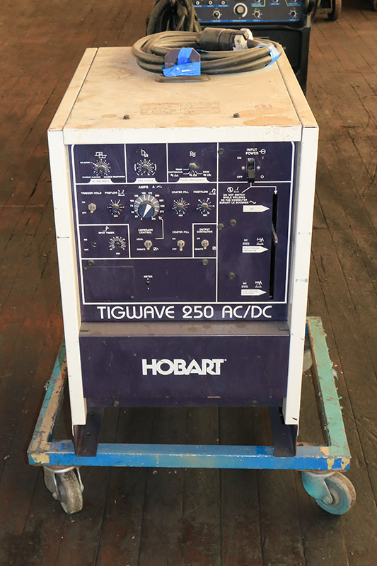 250 Amp Hobart Tigwave 250 AC/DC ARC WELDER (Ref No: 155441