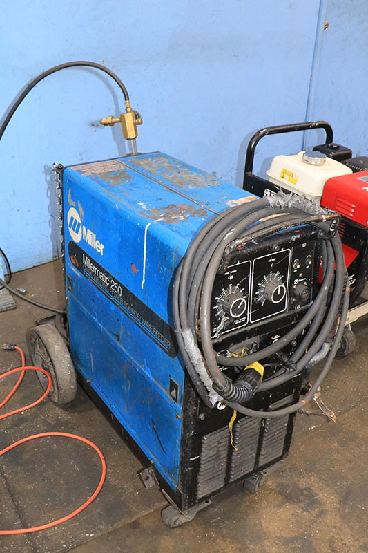 250 Amp Miller MILLERMATIC 250 ARC WELDER Ref No 164019
